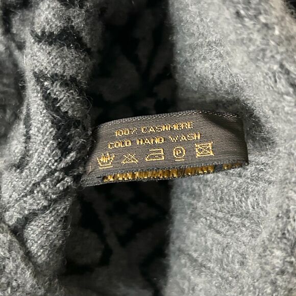 Louis Vuitton Inventeur 100% Cashmere Knit Beanie Cap in Black and Gray - Picture 6 of 6